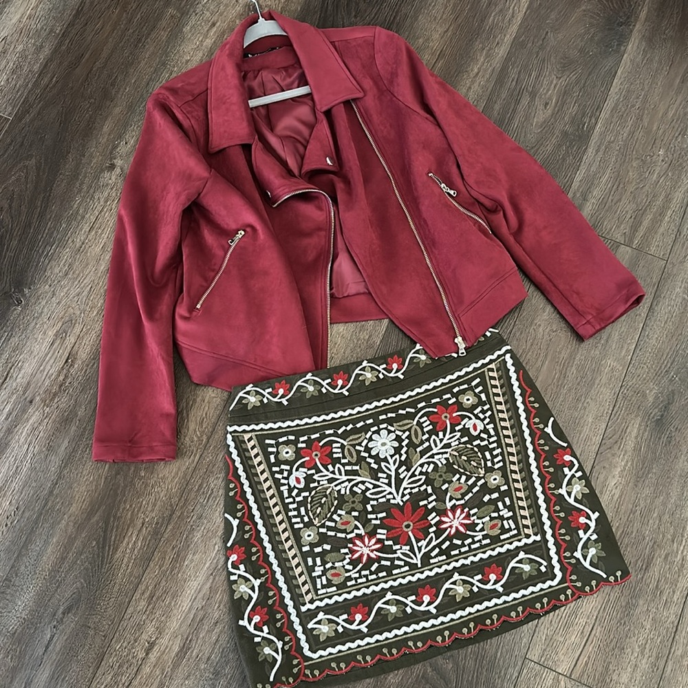 Embroidered mini skirt